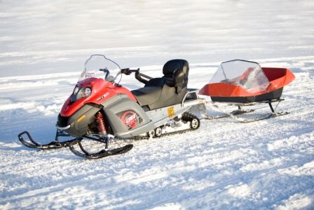 Cómo viajar con niños en una moto de nieve - El Blog de Finlandia y Laponia