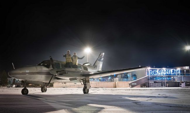 Piloto y co-piloto del jet privado que nos llevará por el aire para ver la Aurora Boreal 