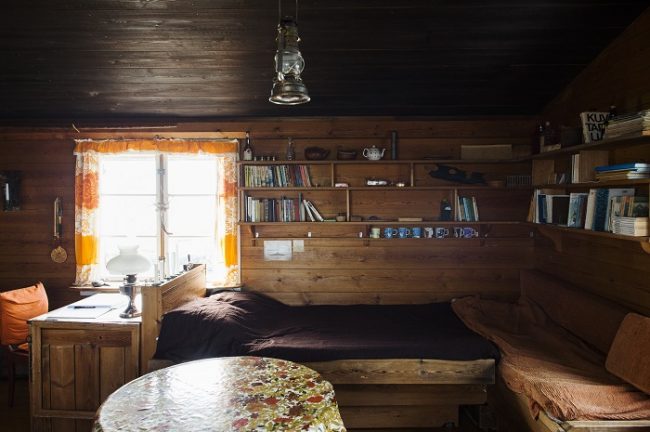 Detalle del interior de la cabaña de Tove Jansson en la isla de Klovharu 