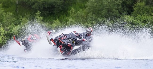 Competición de WaterCross durante la Semana de Inari 