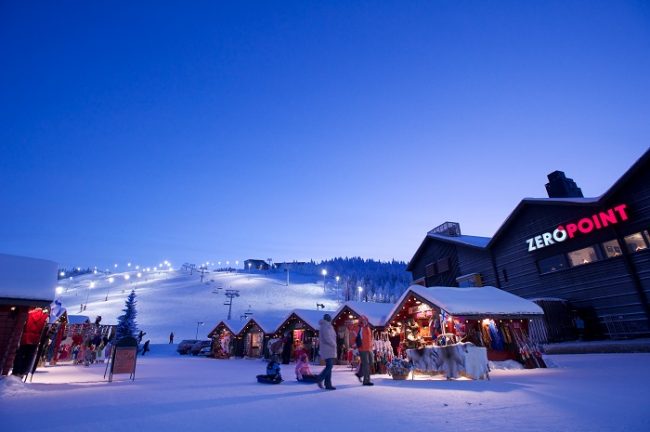 Mercado de Navidad a píe de pistas en Levi 