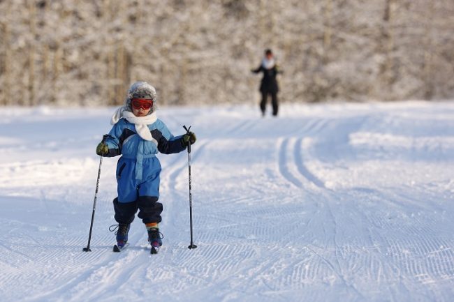 En Finlandia los más pequeños empiezan a esquiar muy pronto 