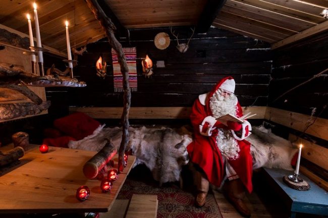 Interior de la cabaña secreta que Papá Noel tiene en Ranua 