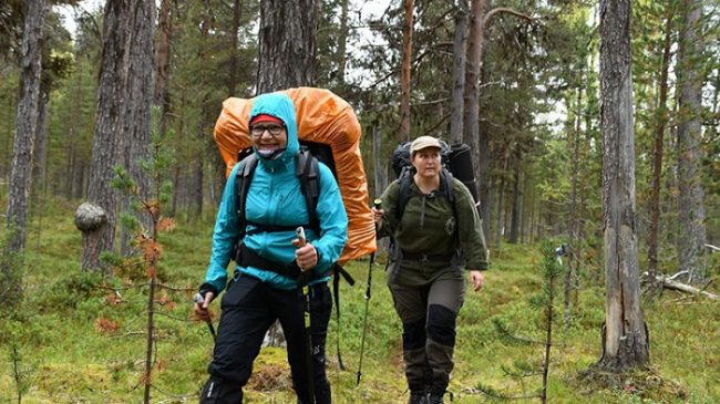 Excursionistas en el Área Natural de Vätsäri 