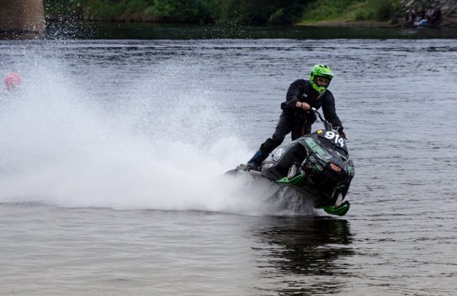 El Watercross es una competición que se celebra durante La Semana de Inari-Inariviikot en-verano 