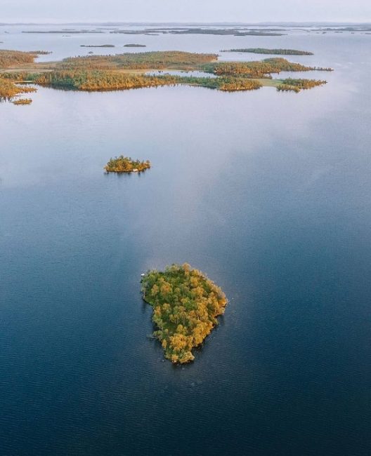 El lago Inari es el tercer lago más grande de Finlandia y en él hay más de 3.300 islas 