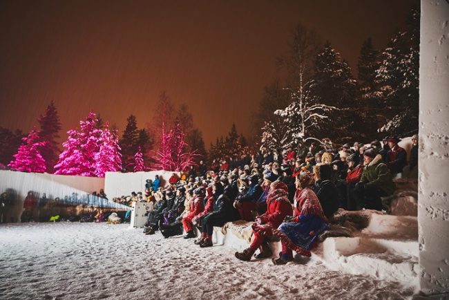 El teatro de la Aurora Boreal en Inari durante el festival Skábmagovat 