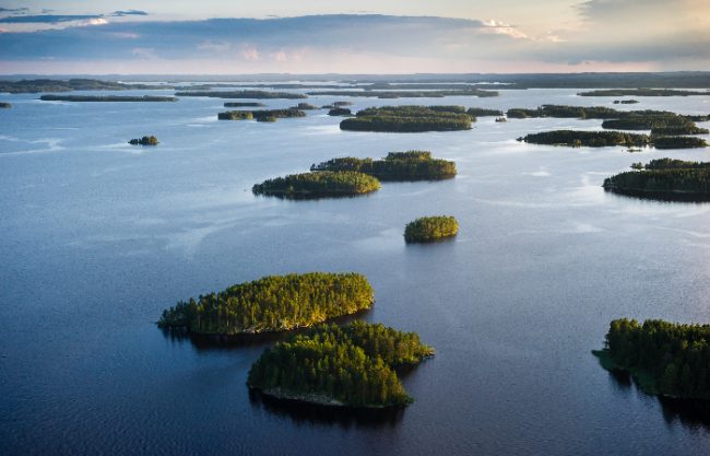 Vista aérea del lago Kallavesi en Kuopio