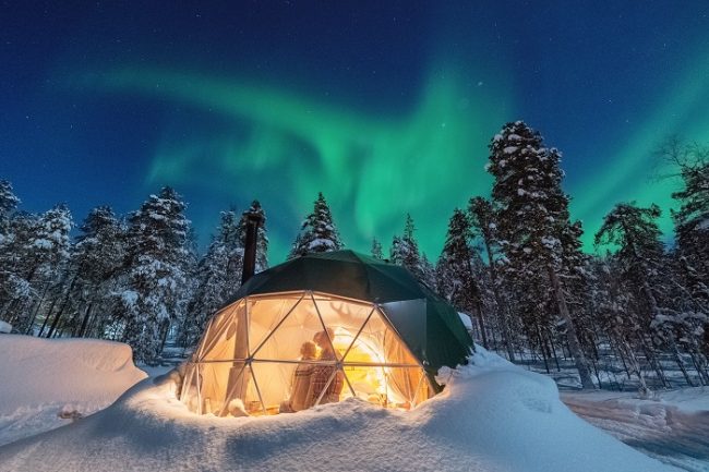 Iglú de cristal y Aurora Boreal 