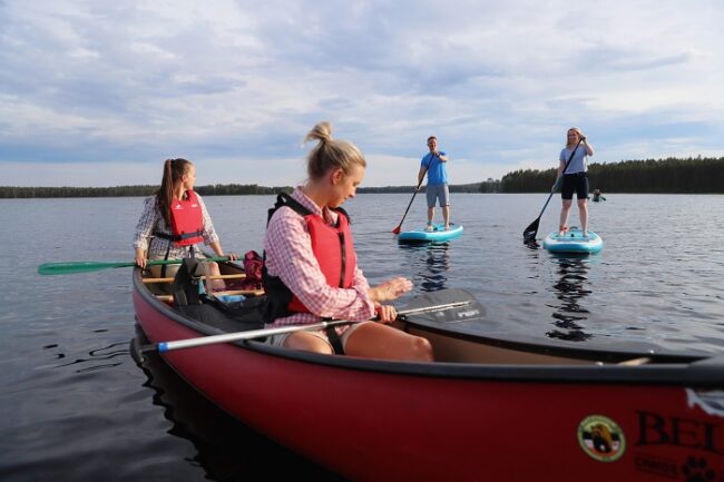 La-región-de-Karelia-en-Finlandia-goza-de-un-amplio-terreno-de-juego-para-los-aficionados-a los-deportes-acuáticos_fotoVisitFinland