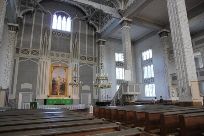 Detalle-interior-de-la-iglesia-de-Kerimäki_fotoMKFI-Wikipedia.jpg