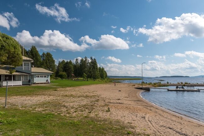 Playa-de-Nurmes-en-el-lago-Pielinen_fotoFennicaPohjoiseen