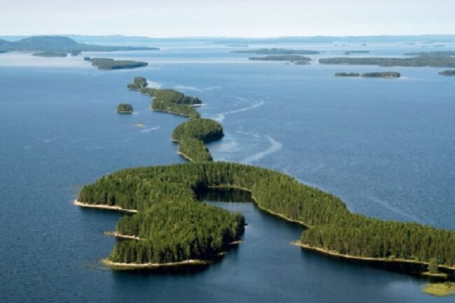 Vista-aérea-de-una-sección-del-lago-Pielinen_fotoFishingInFinland