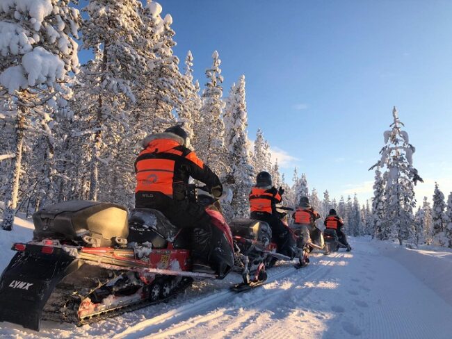 Participantes-durante-una-Expedición-Ártica-de-Wild-Nordic_fotoWildNordicFinland