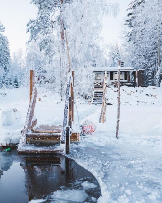 La-pequeña-piscina-donde-practicar-el-ice-dipping-en-Arctos-Lapland_fotoArctosLapland