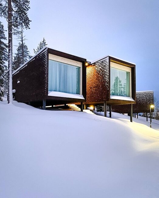 Apartamentos-elevados-con-una-pared-de-cristal_fotoArcticTreeHouseHotel